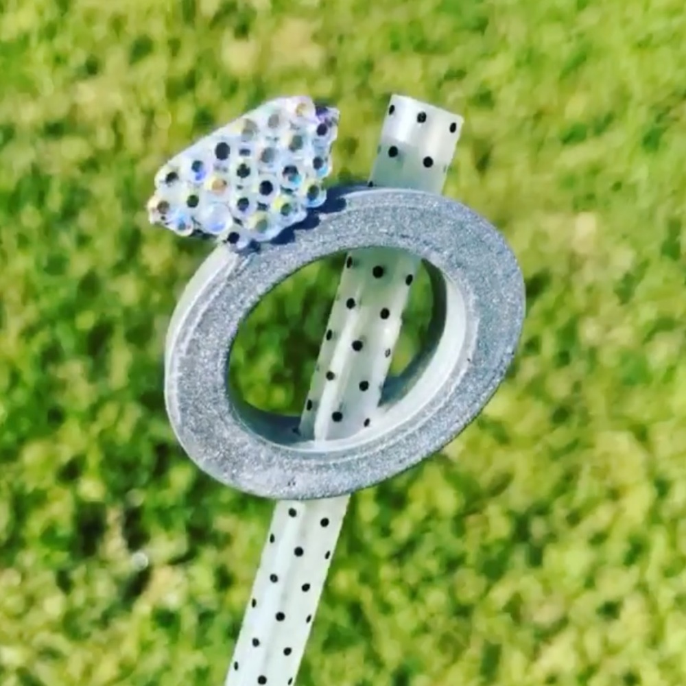 Engagement ring strawtopper